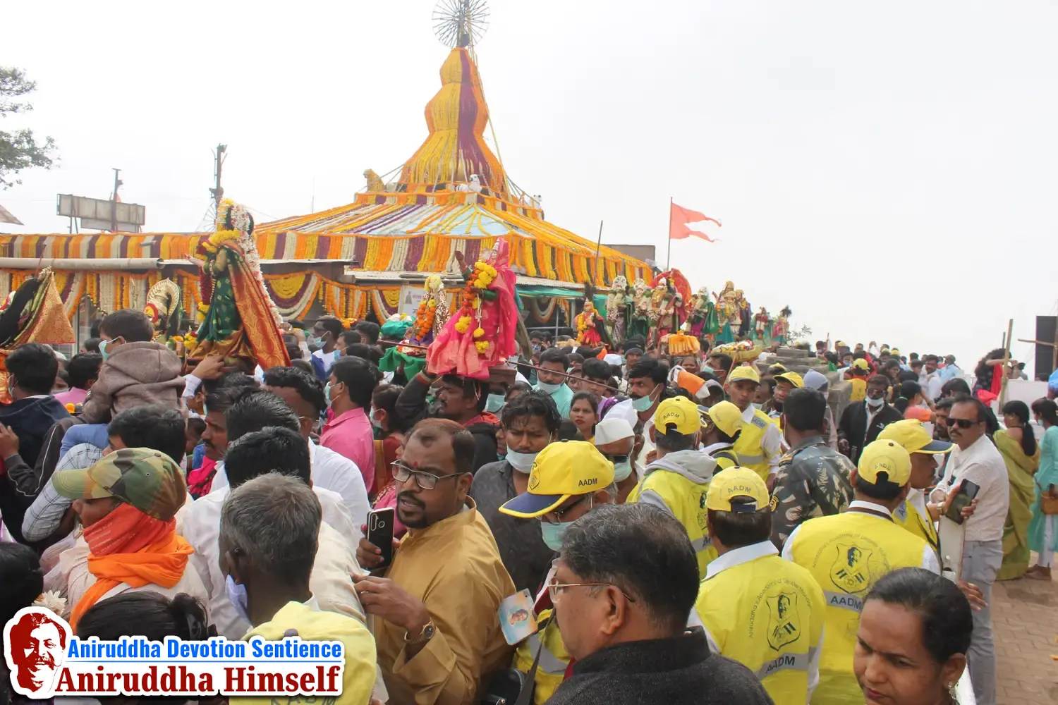 DMVs perform Crowd Control Seva at Mandhradevi