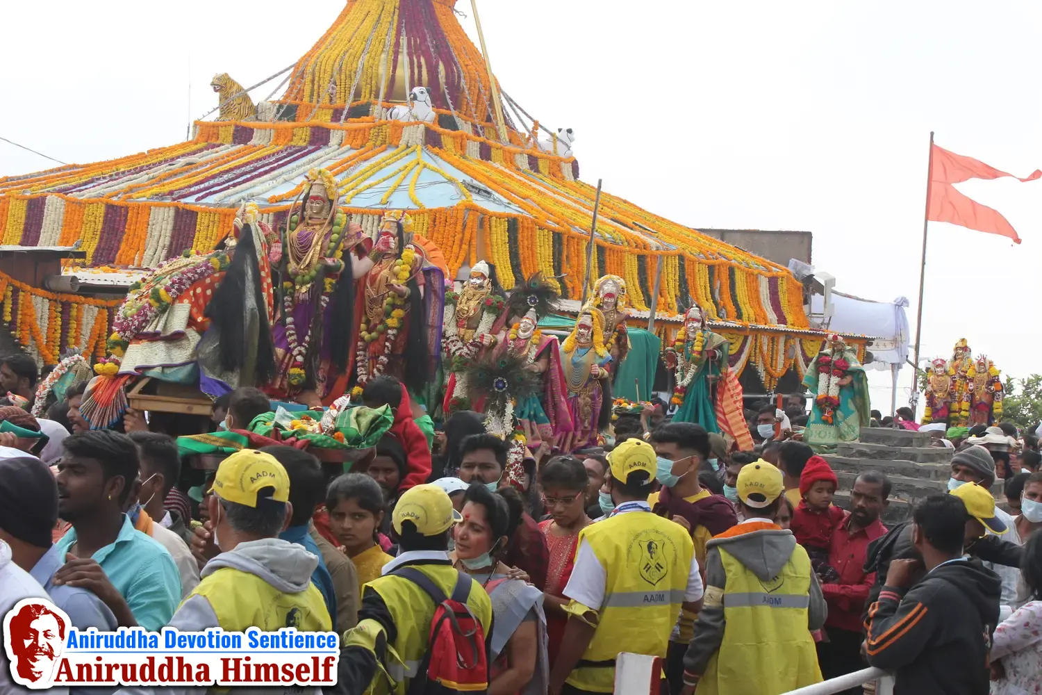 DMVs perform Crowd Control Seva at Mandhradevi