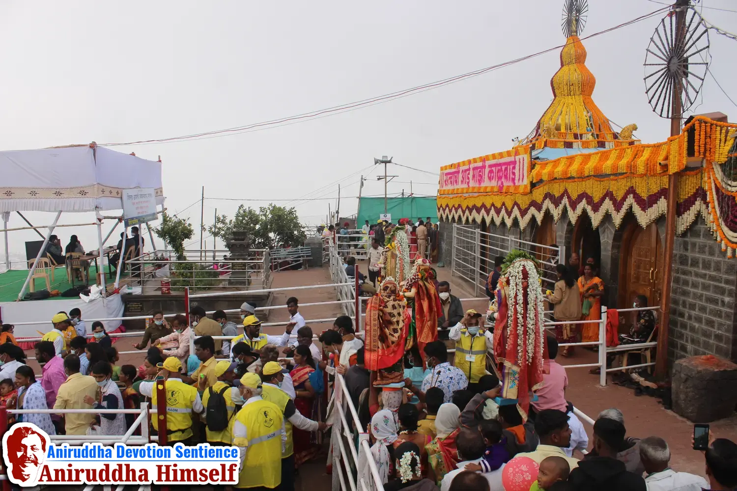 DMVs perform Crowd Control Seva at Mandhradevi