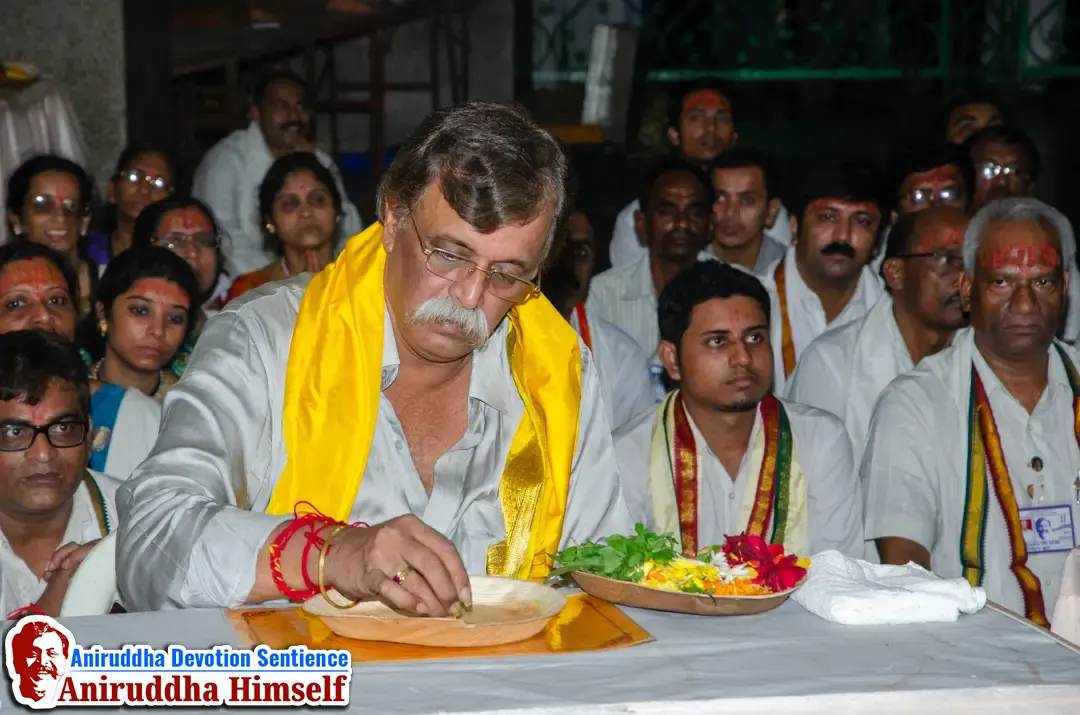 Sadguru Shree Aniruddha Bapu performing Shree Trivikram Poojan at Shree Harigurugram on the occasion of Guru Pournima
