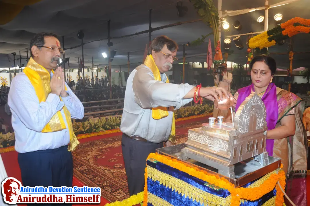 Sadguru Shree Aniruddha Bapu performing Poojan on Shree Nrusinha Saraswati Paduka on Guru Pournima at Shree Harigurugram