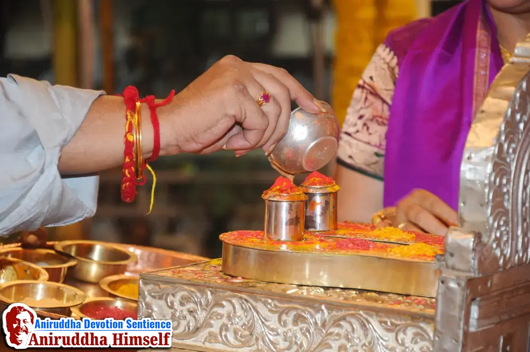 Sadguru Shree Aniruddha Bapu performing Poojan on Shree Nrusinha Saraswati Paduka on Guru Pournima at Shree Harigurugram