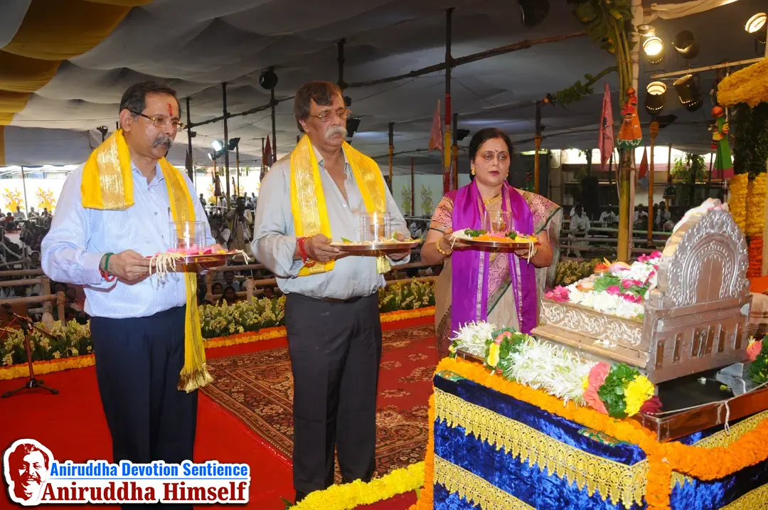 Sadguru Shree Aniruddha Bapu performing Poojan on Shree Nrusinha Saraswati Paduka on Guru Pournima at Shree Harigurugram