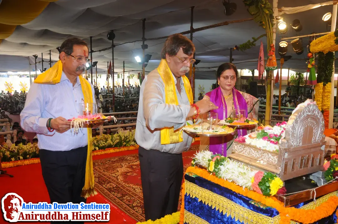 Sadguru Shree Aniruddha Bapu performing Poojan on Shree Nrusinha Saraswati Paduka on Guru Pournima at Shree Harigurugram