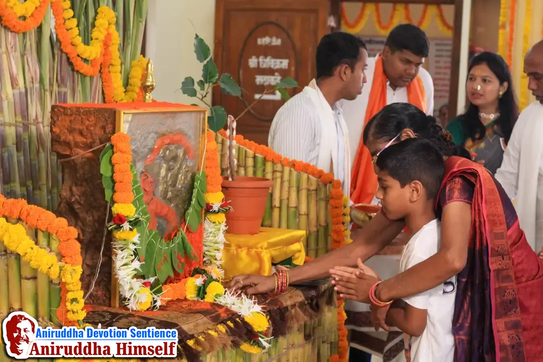 Shraddhavans taking darshan of the stone sculpture of Shree Hanumant carved by Sadguru Shree Aniruddha Bapu on the occasion of Shree Hanuman Pournima at Atulitbaldham, Ratnagiri