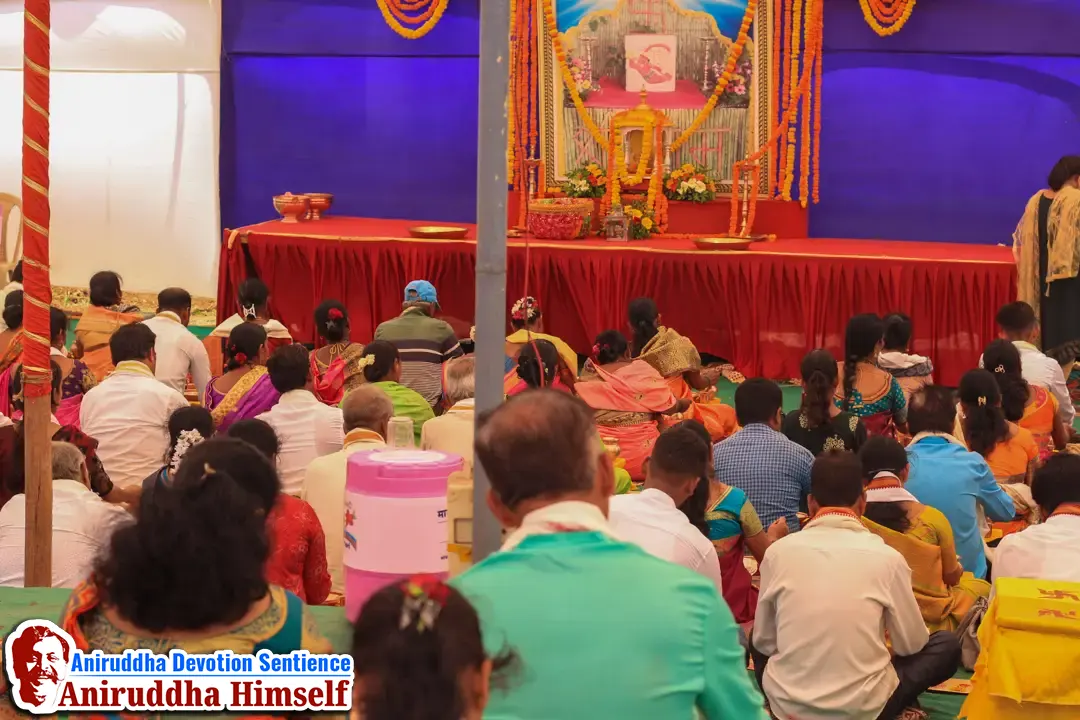 Shraddhavans performing Panchakumbhaabhishek at Atulitbaldham, Ratnagiri on the occasion of Shree Hanuman Pournima
