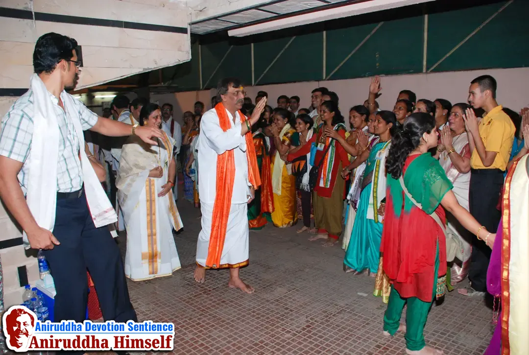 Sadguru Shree Aniruddha Bapu blessing Shraddhavans at Shree Gurukshetram on the occasion of Mahashivratri in the year 2012