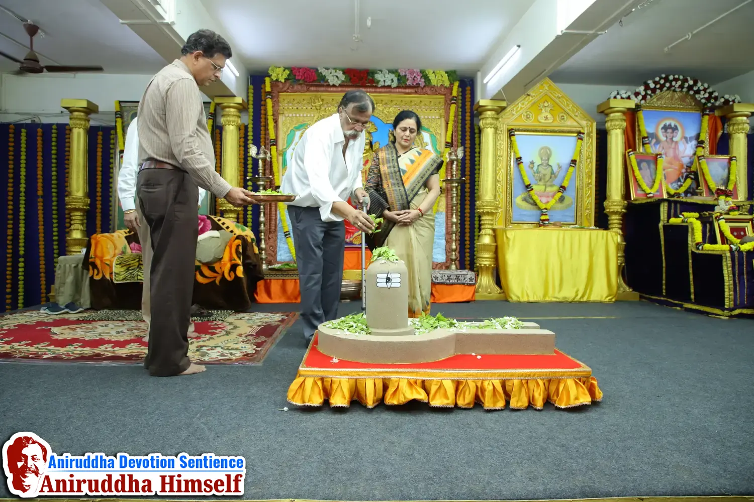 Sadguru Shree Aniruddha Bapu offering Bilwapatra on Shree Siddha-Valukeshwar Linga at Shree Harigurugram on the occasion of Mahashivratri