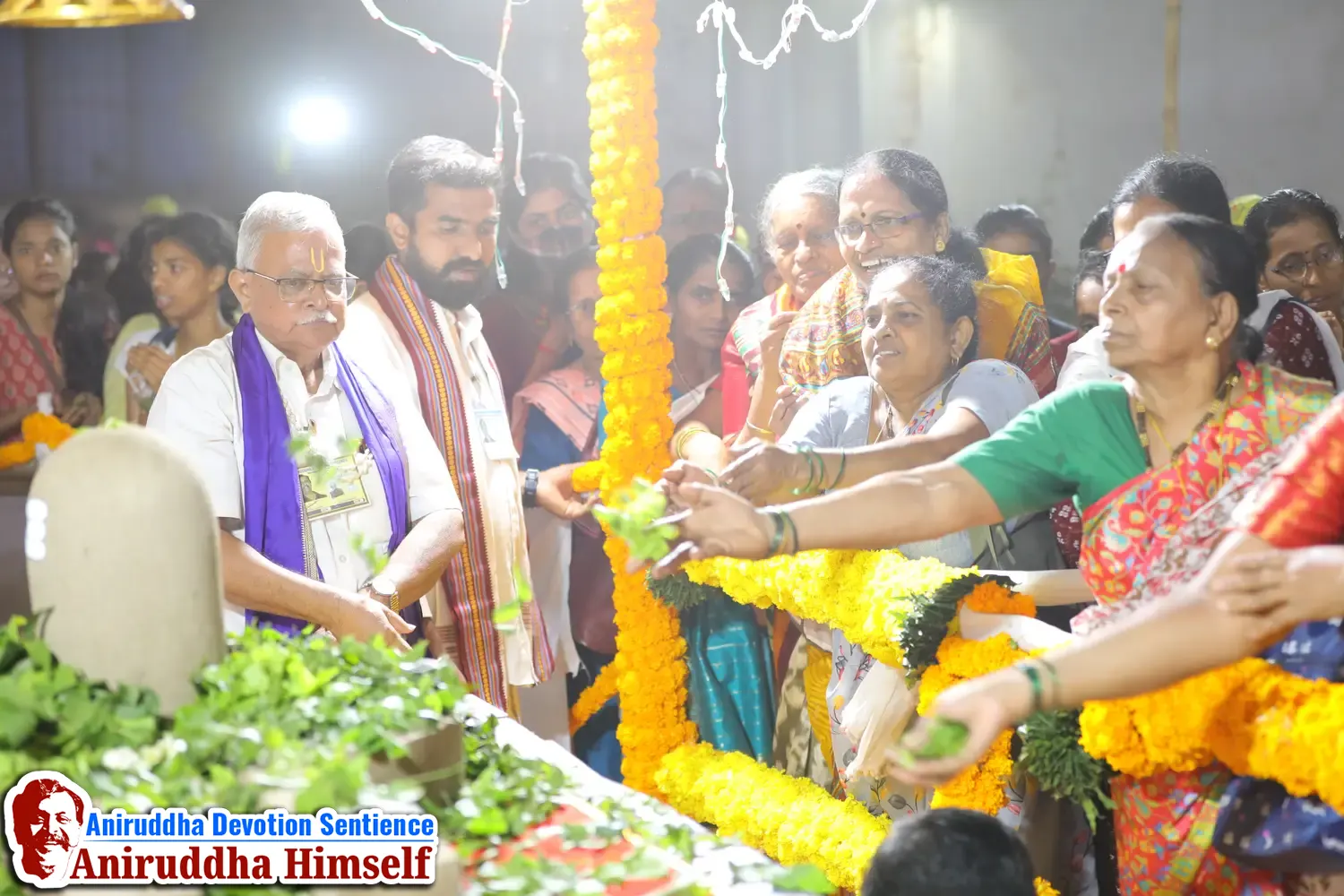 Shraddhavans offering Bilwapatra on Shree Siddha-Valukeshwar Linga at Shree Harigurugram on the occasion of Mahashivratri