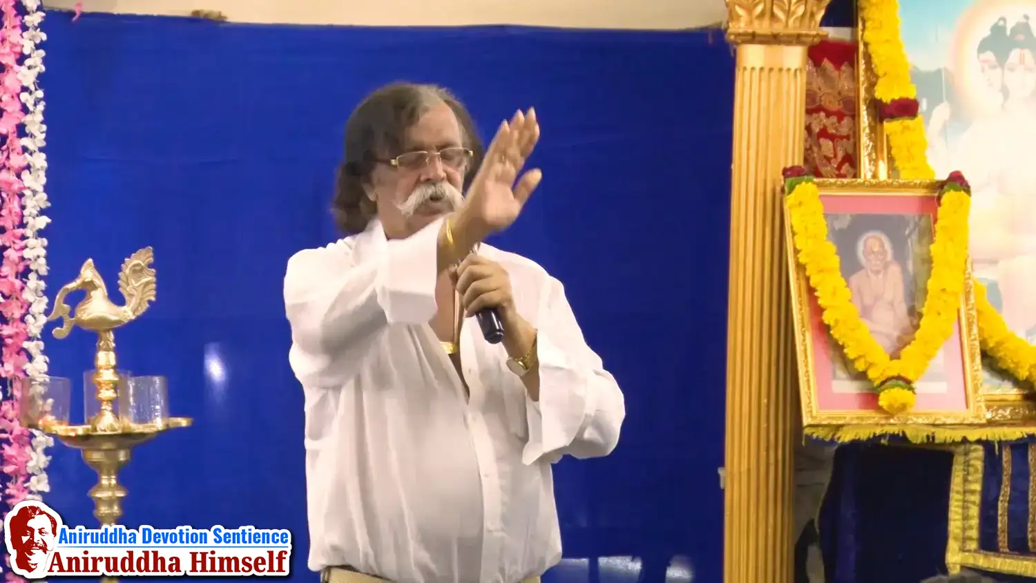 Sadguru Shree Aniruddha Bapu explaining the importance of Naamsparsha at Shree Harigurugram