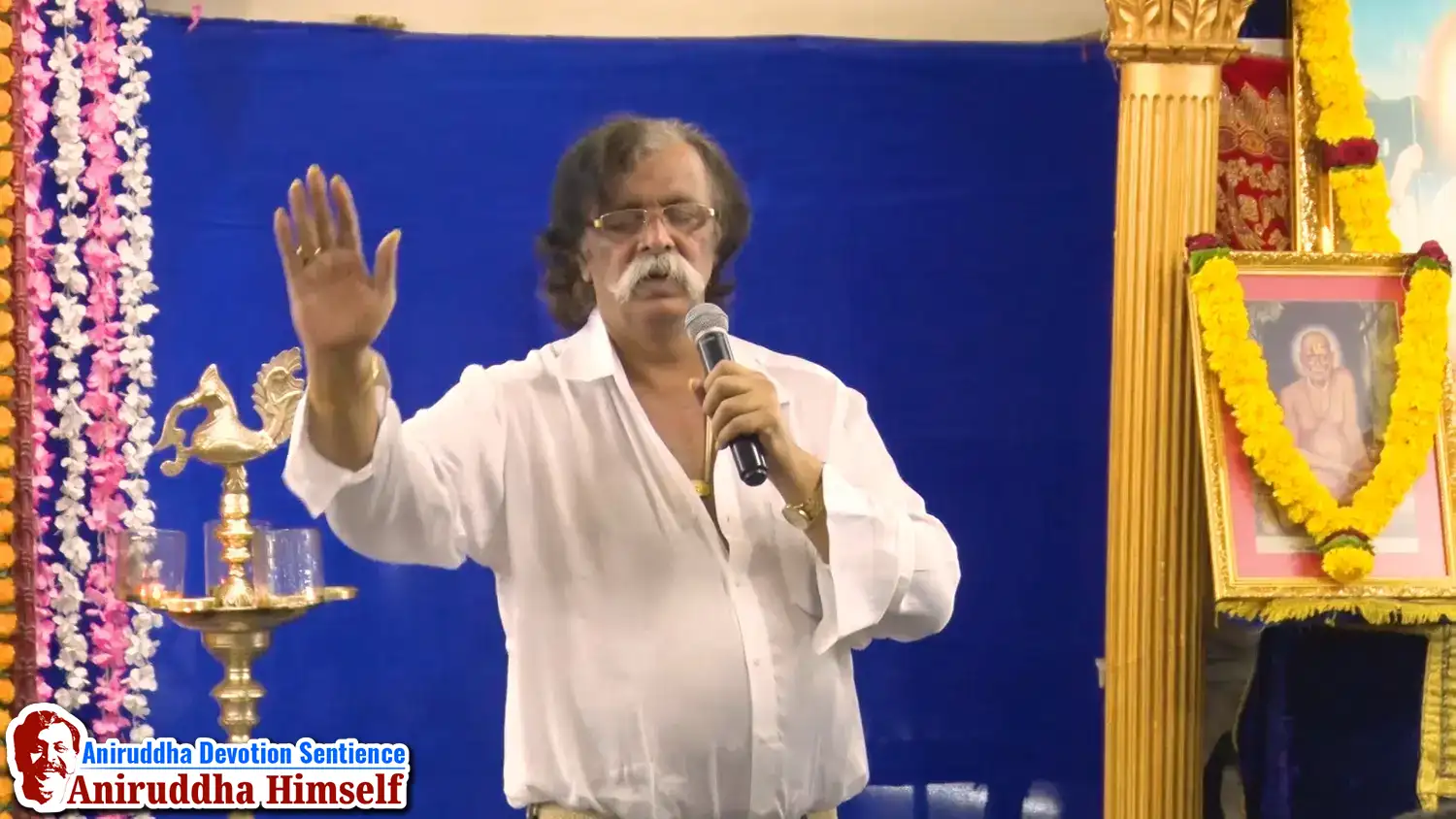 Sadguru Shree Aniruddha Bapu explaining the importance of Naamsparsha at Shree Harigurugram