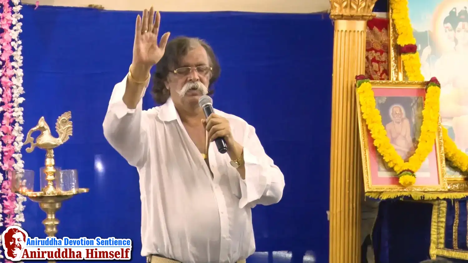 Sadguru Shree Aniruddha Bapu explaining the importance of Naamsparsha at Shree Harigurugram