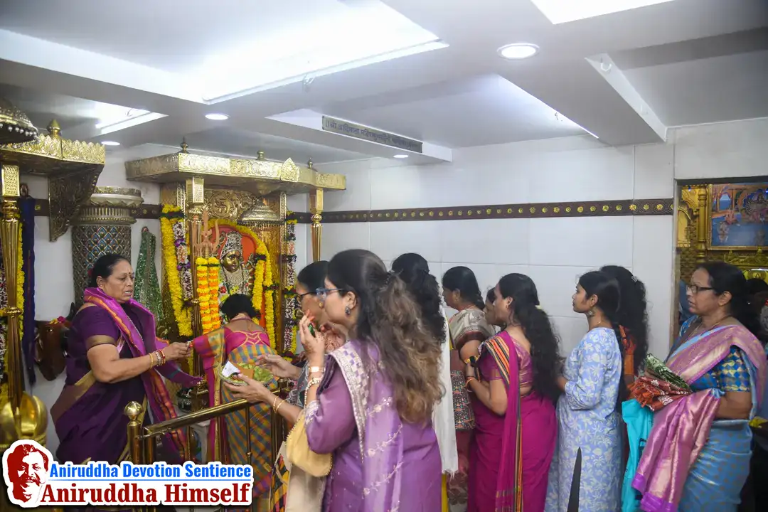 Shraddhavans taking darshan at Shree Aniruddha Gurukshetram during Navratri Utsav