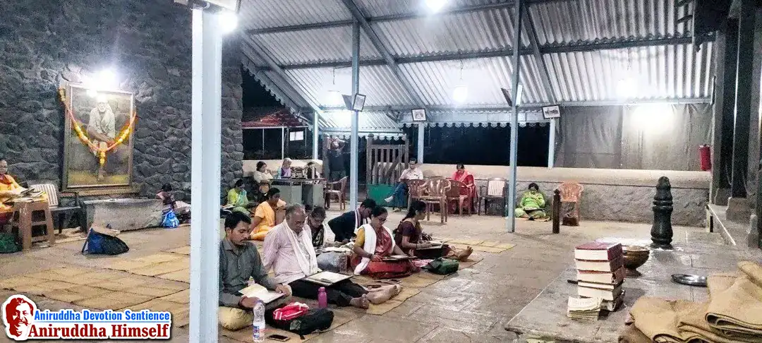 Shraddhavans perform Shree Ramrasayan ratra pathan at Shree Trivikram Math during Navratri utsav