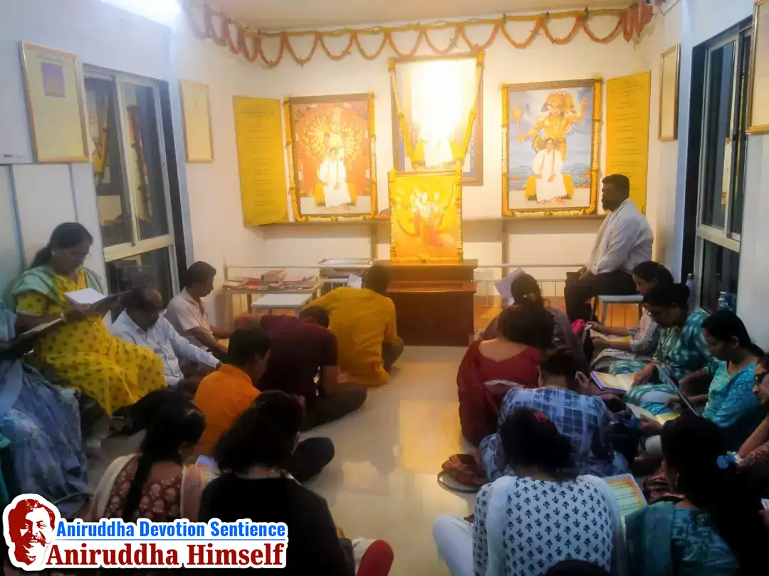 Shraddhavans perform Shree Ramrasayan ratra pathan at Shree Trivikram Math during Navratri utsav