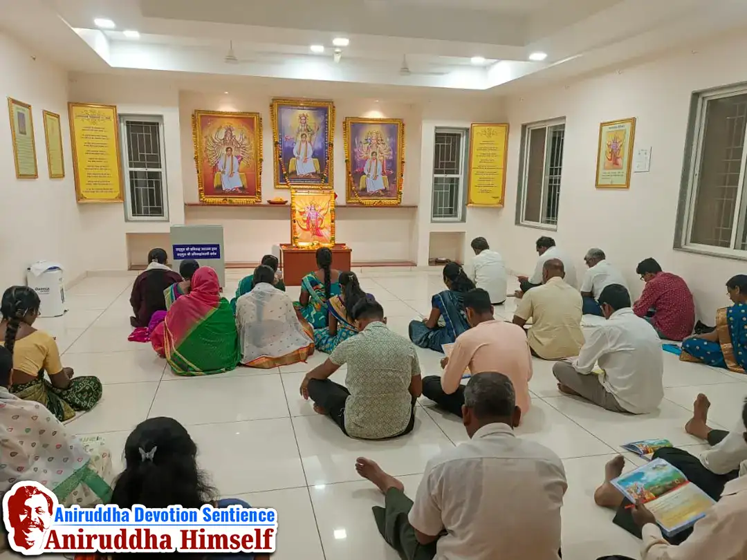 Shraddhavans perform Shree Ramrasayan ratra pathan at Shree Trivikram Math during Navratri utsav