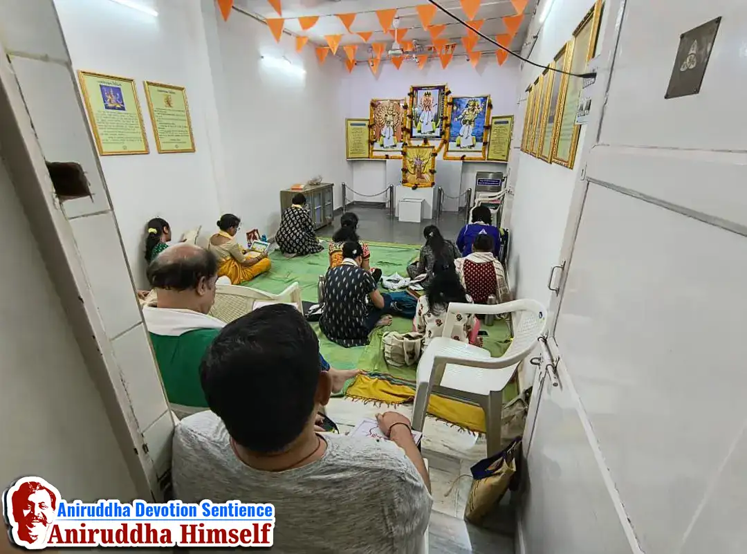 Ramrasayan is a synopsis of the life story of Shree Ram from the Ram Katha right from his birth till the establishment of the Ramarajya. Shraddhavans perform Shree Ramrasayan ratrapathan.