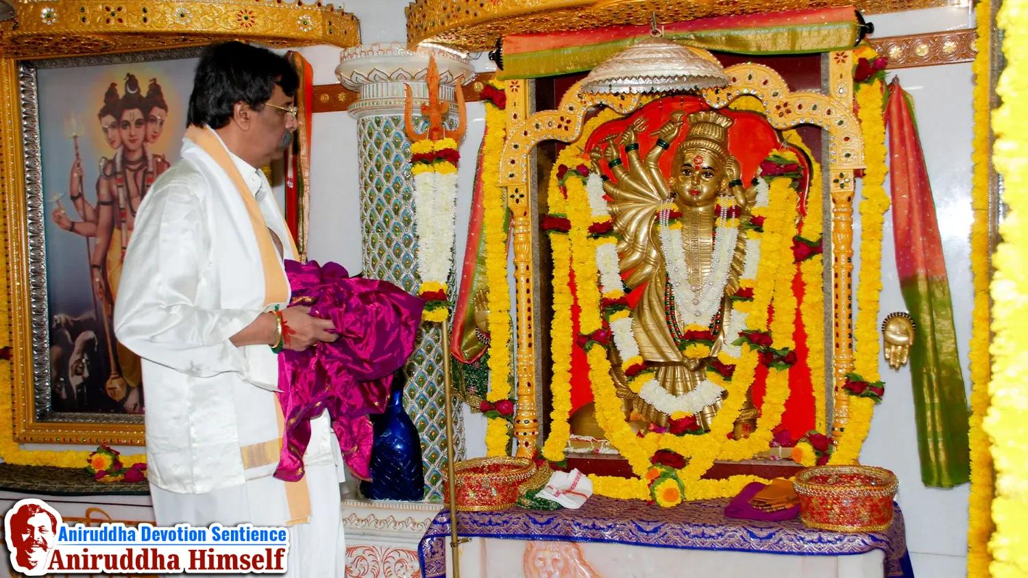 Sadguru Aniruddha Bapu at Shree Aniruddha Gurukshetram taking darshan of Adimata Mahishasurmardini