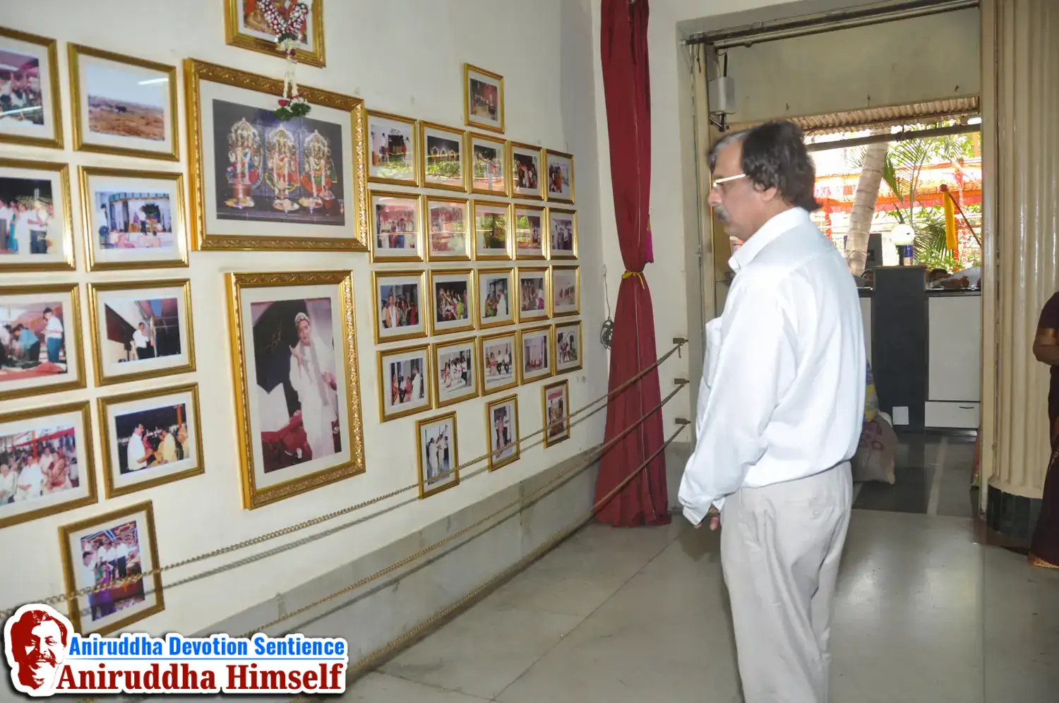 Sadguru Shree Aniruddha Bapu at Gurukul Juinagar, on the occasion of Shree Aadyapipa Samadhi Sthanam Sohala