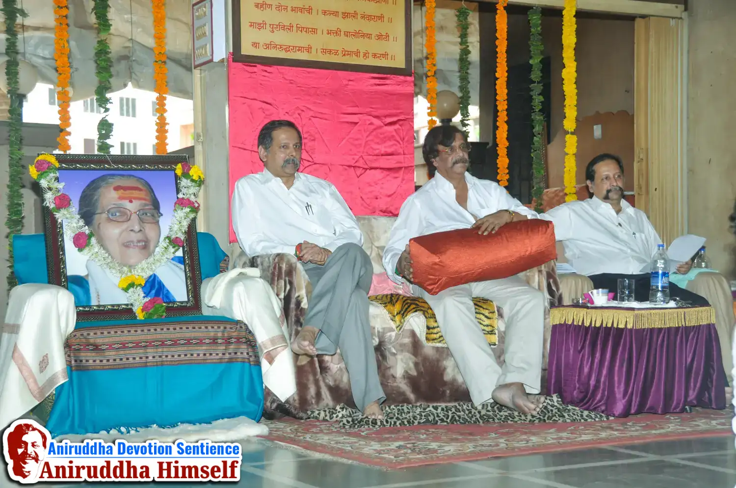 Sadguru Shree Aniruddha Bapu attending the abhang sohala at Gurukul Juinagar, on the occasion of Shree Aadyapipa Samadhi Sthanam Sohala