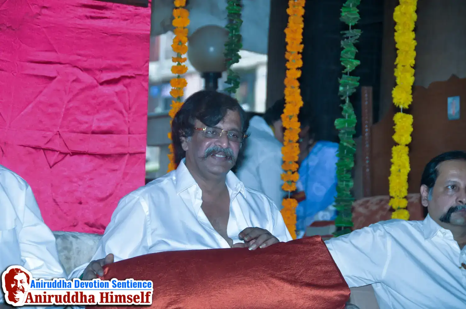 Sadguru Shree Aniruddha Bapu attending the abhang sohala at Gurukul Juinagar, on the occasion of Shree Aadyapipa Samadhi Sthanam Sohala