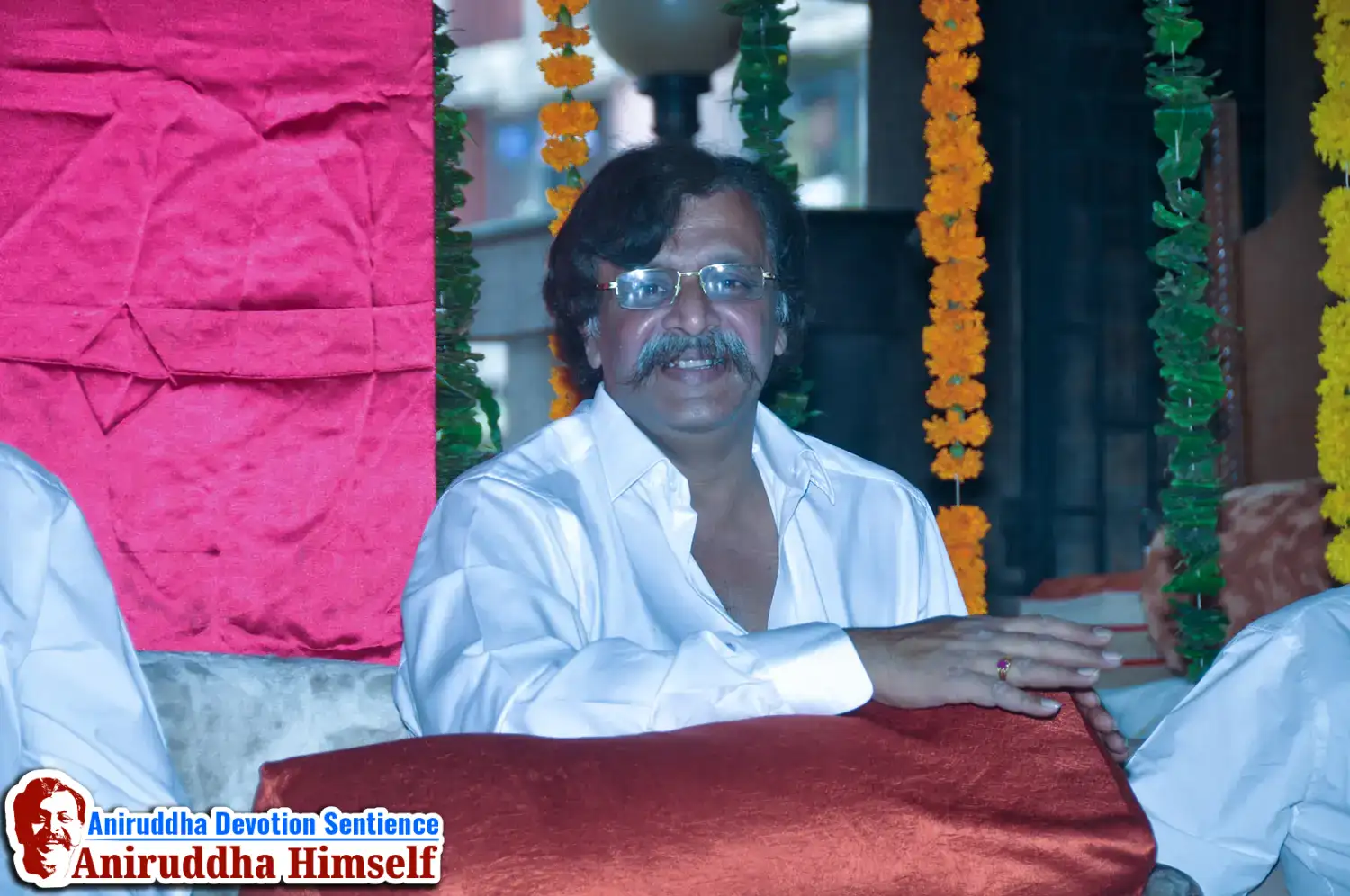 Sadguru Shree Aniruddha Bapu attending the abhang sohala at Gurukul Juinagar, on the occasion of Shree Aadyapipa Samadhi Sthanam Sohala