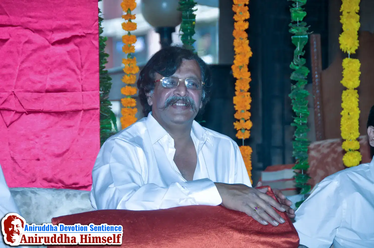 Sadguru Shree Aniruddha Bapu attending the abhang sohala at Gurukul Juinagar, on the occasion of Shree Aadyapipa Samadhi Sthanam Sohala