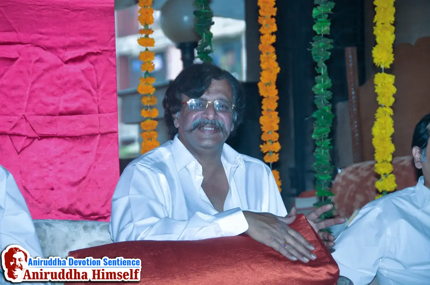 Sadguru Shree Aniruddha Bapu attending the abhang sohala at Gurukul Juinagar, on the occasion of Shree Aadyapipa Samadhi Sthanam Sohala