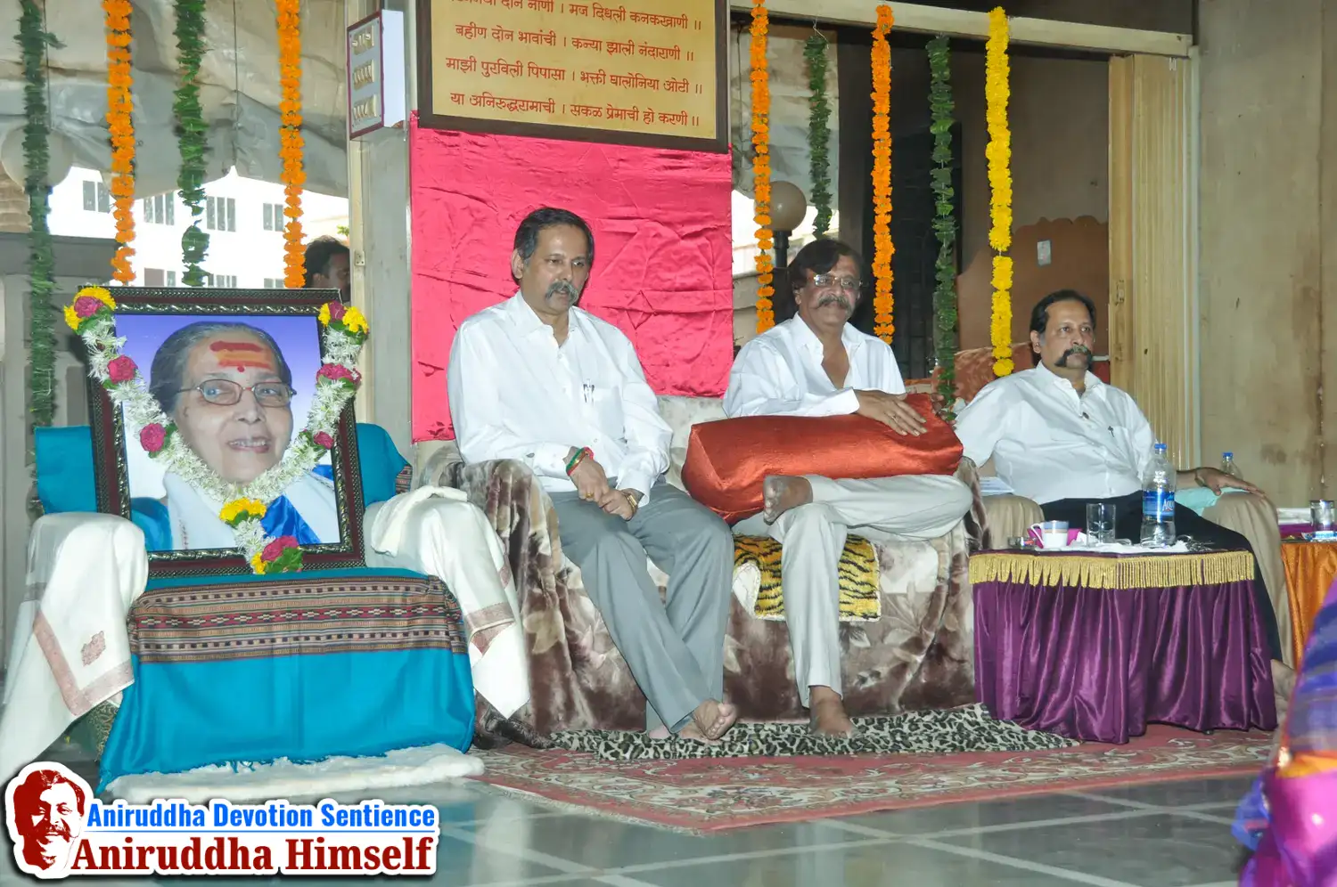 Sadguru Shree Aniruddha Bapu attending the abhang sohala at Gurukul Juinagar, on the occasion of Shree Aadyapipa Samadhi Sthanam Sohala
