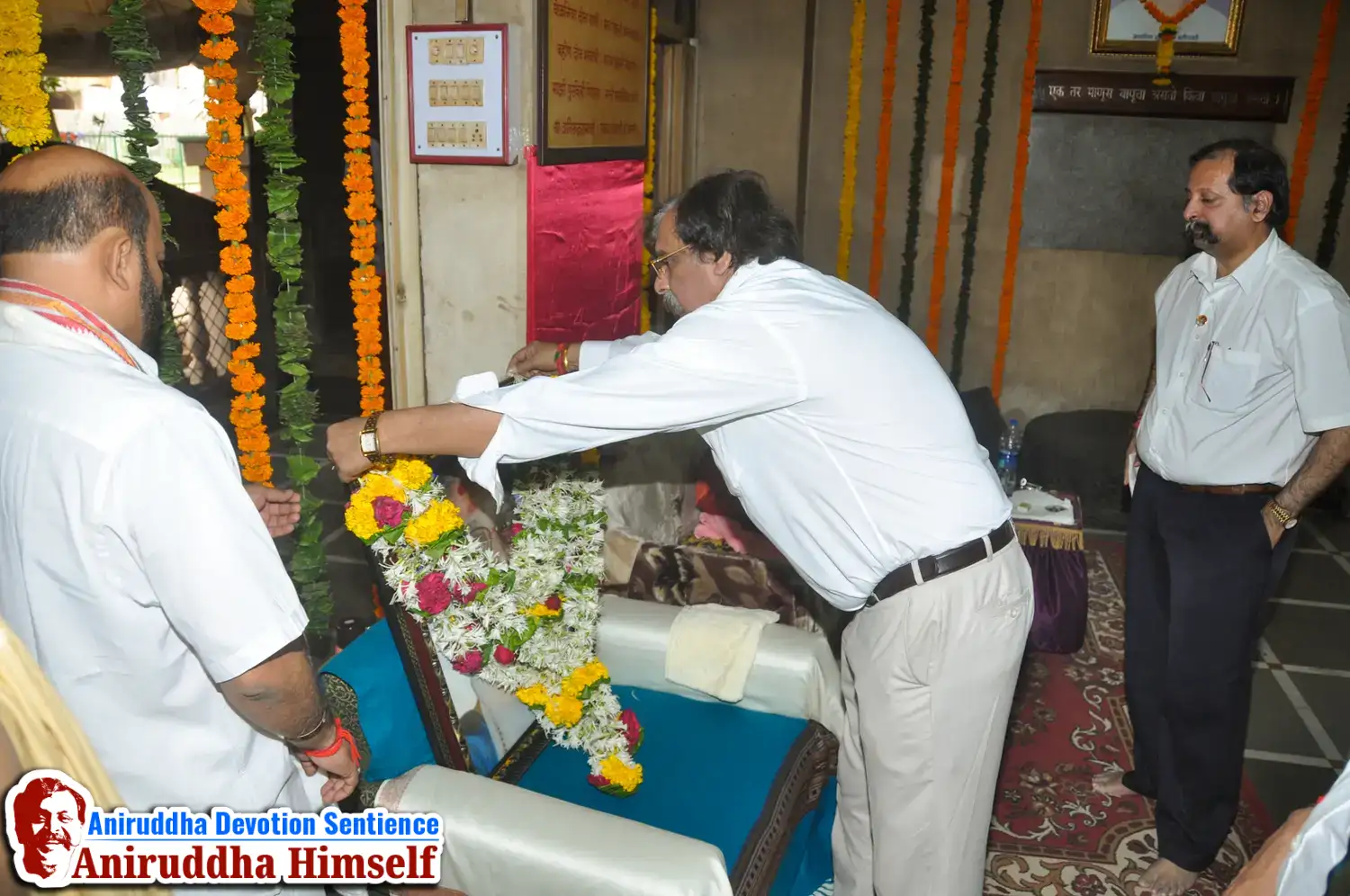 Sadguru Shree Aniruddha Bapu at Gurukul Juinagar, on the occasion of Shree Aadyapipa Samadhi Sthanam Sohala