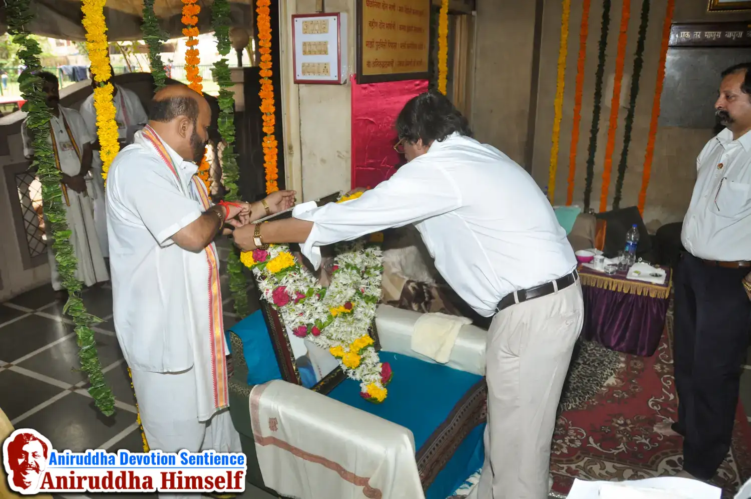 Sadguru Shree Aniruddha Bapu at Gurukul Juinagar, on the occasion of Shree Aadyapipa Samadhi Sthanam Sohala