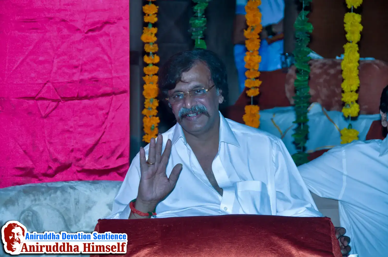 Sadguru Shree Aniruddha Bapu at Gurukul Juinagar, on the occasion of Shree Aadyapipa Samadhi Sthanam Sohala