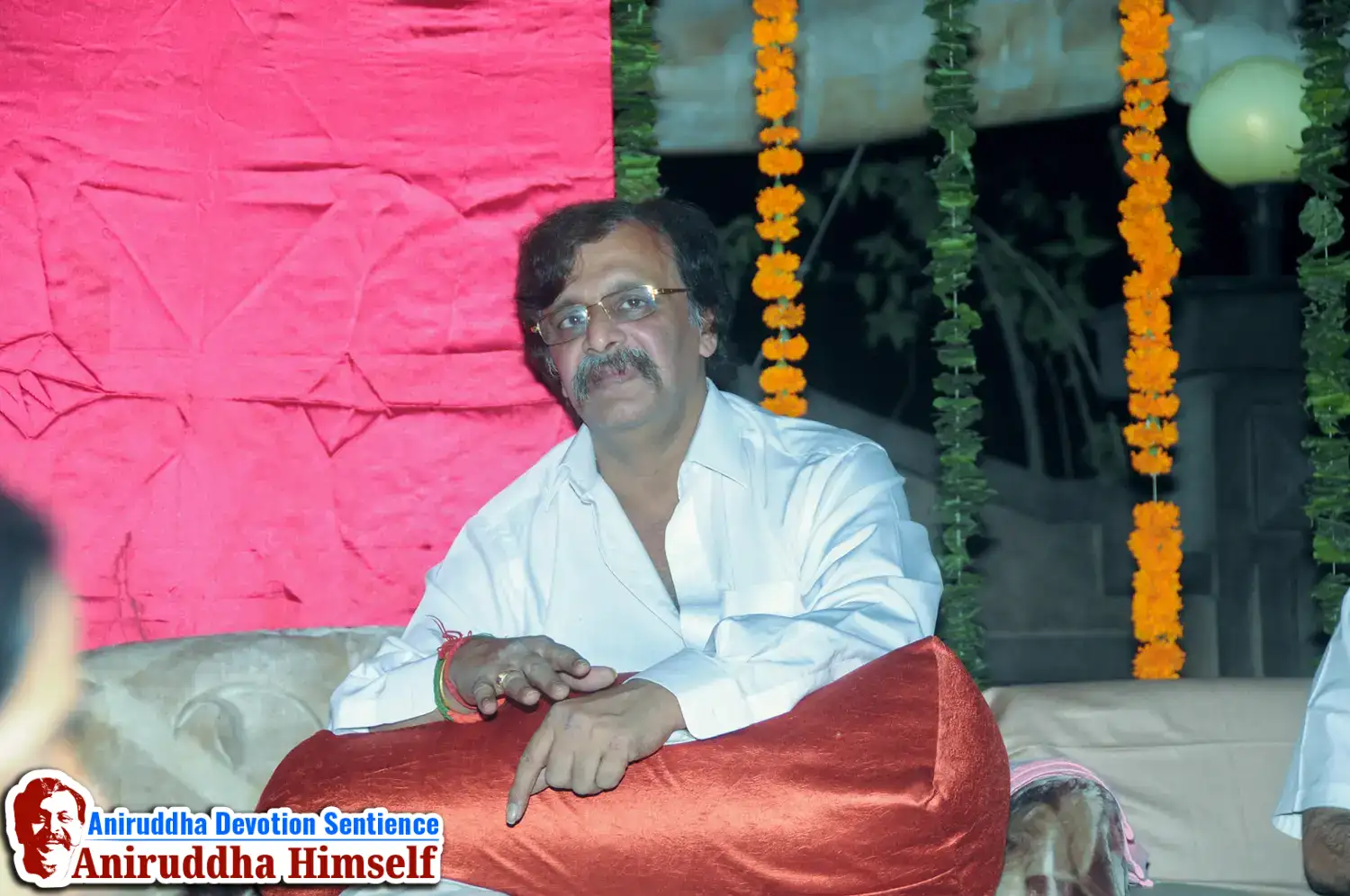 Sadguru Shree Aniruddha Bapu at Gurukul Juinagar, on the occasion of Shree Aadyapipa Samadhi Sthanam Sohala