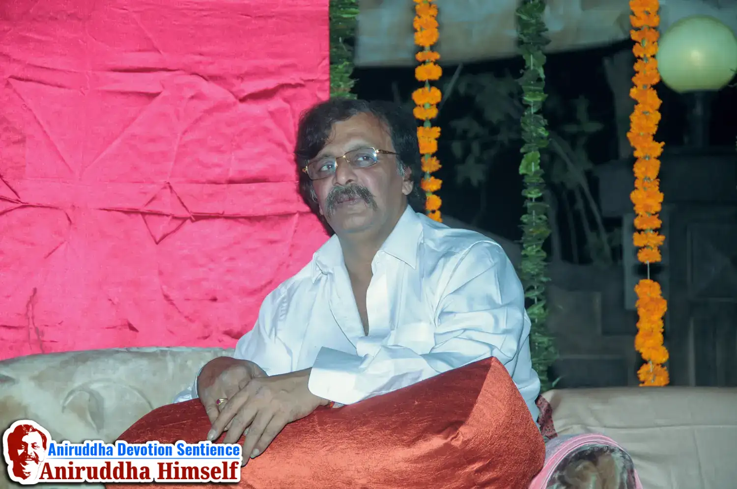 Sadguru Shree Aniruddha Bapu at Gurukul Juinagar, on the occasion of Shree Aadyapipa Samadhi Sthanam Sohala