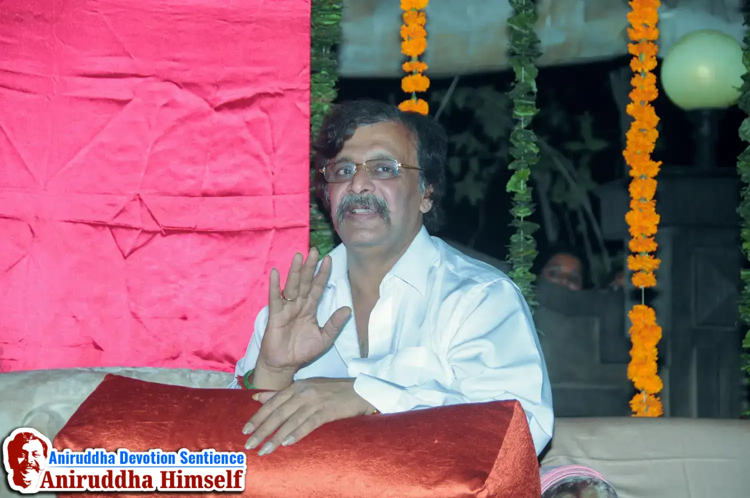 Sadguru Shree Aniruddha Bapu at Gurukul Juinagar, on the occasion of Shree Aadyapipa Samadhi Sthanam Sohala