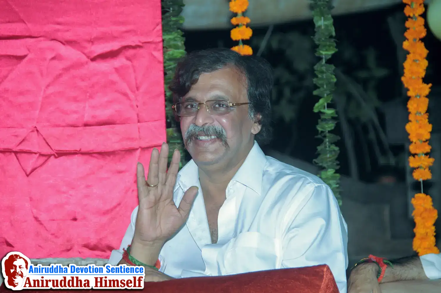 Sadguru Shree Aniruddha Bapu at Gurukul Juinagar, on the occasion of Shree Aadyapipa Samadhi Sthanam Sohala