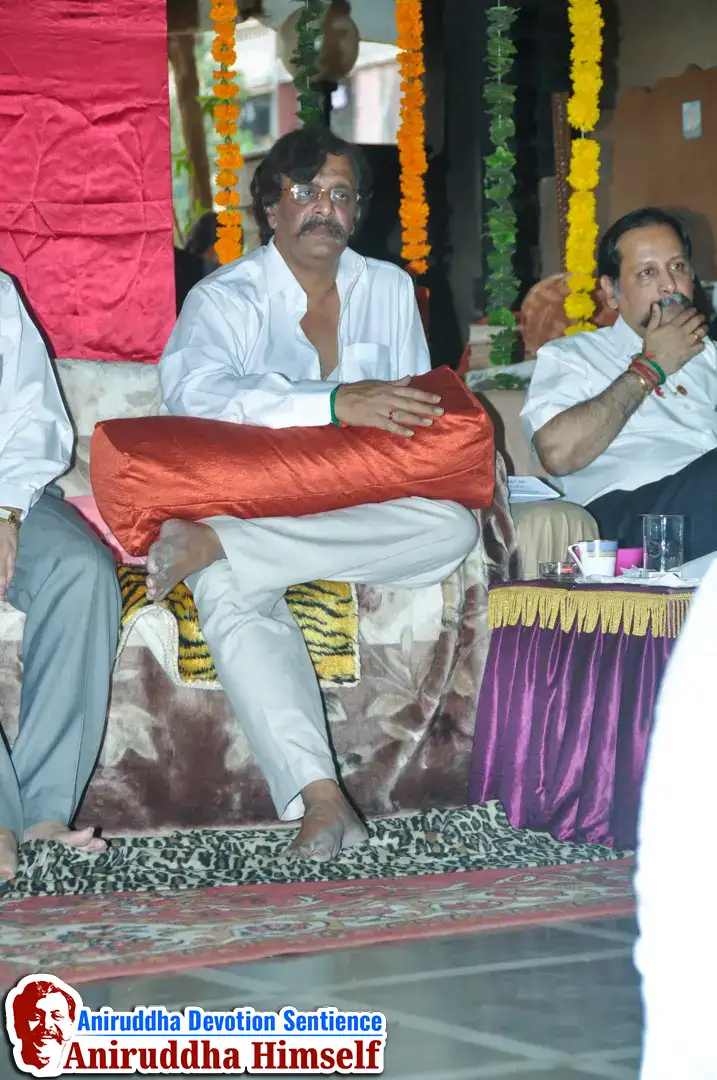 Sadguru Shree Aniruddha Bapu at Gurukul Juinagar, on the occasion of Shree Aadyapipa Samadhi Sthanam Sohala