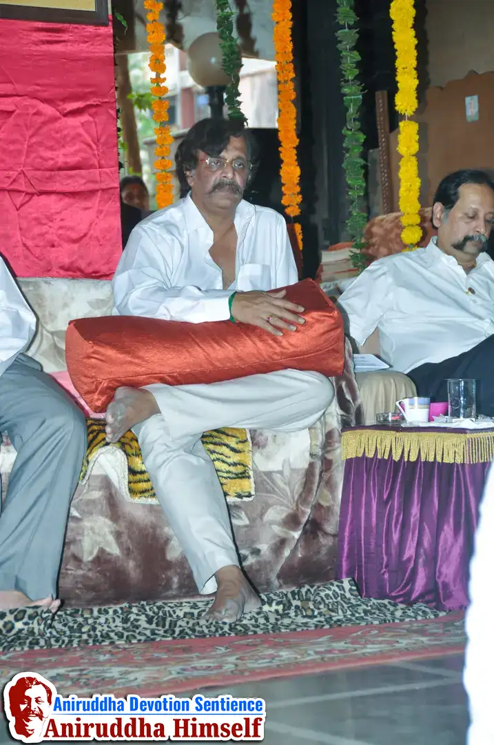 Sadguru Shree Aniruddha Bapu at Gurukul Juinagar, on the occasion of Shree Aadyapipa Samadhi Sthanam Sohala