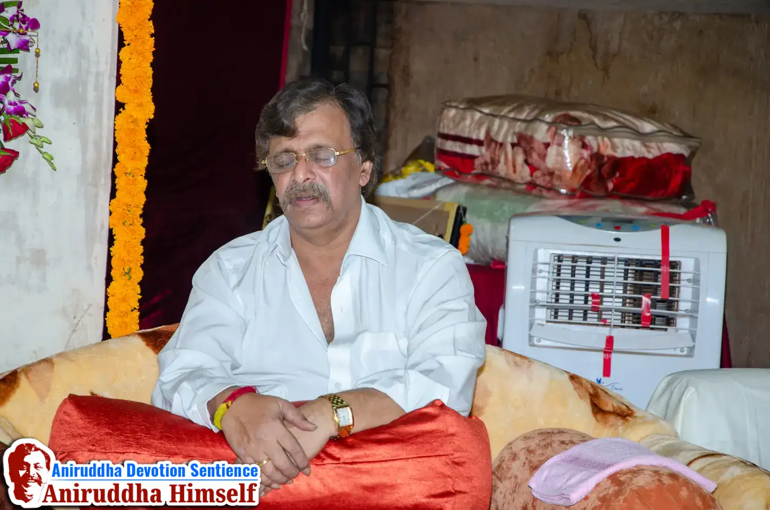 During Shree Aadyapipa Samadhi Sthanam Sohala, the air resonates with divine Gajar — soul-stirring devotional compositions by Shree Aadyapipa, offered with deep reverence to Sadguru Shree Aniruddha Bapu.