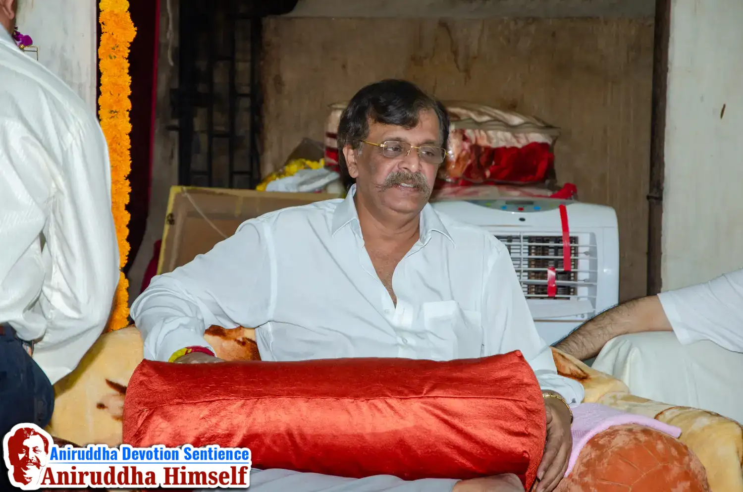 During Shree Aadyapipa Samadhi Sthanam Sohala, the air resonates with divine Gajar — soul-stirring devotional compositions by Shree Aadyapipa, offered with deep reverence to Sadguru Shree Aniruddha Bapu.