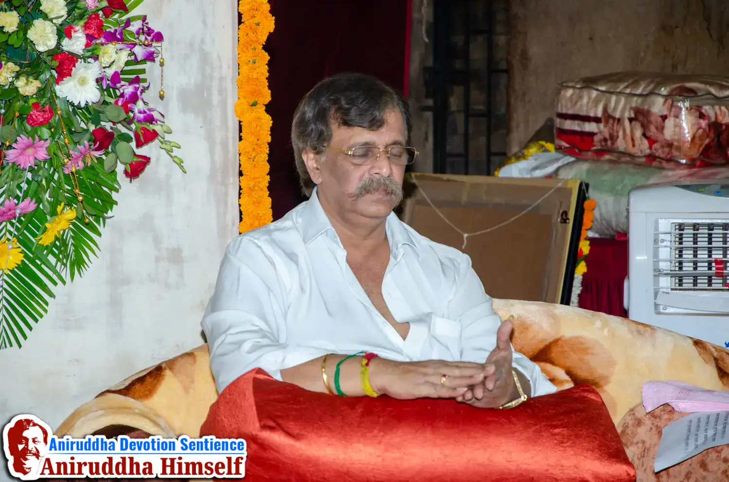 During Shree Aadyapipa Samadhi Sthanam Sohala, the air resonates with divine Gajar — soul-stirring devotional compositions by Shree Aadyapipa, offered with deep reverence to Sadguru Shree Aniruddha Bapu.