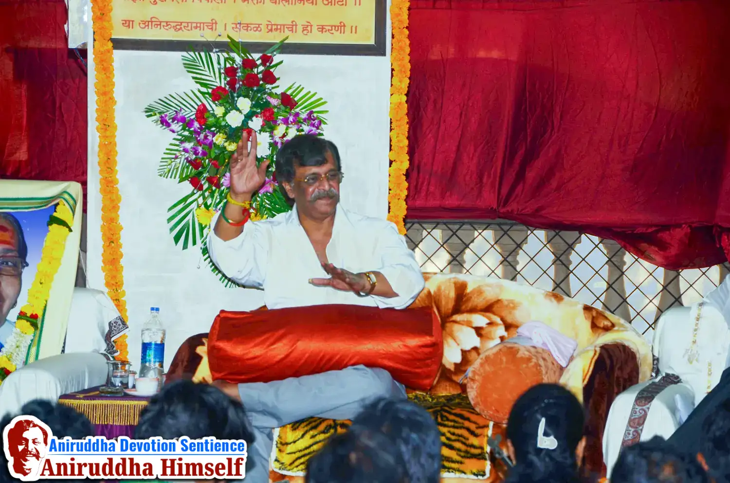 During Shree Aadyapipa Samadhi Sthanam Sohala, the air resonates with divine Gajar — soul-stirring devotional compositions by Shree Aadyapipa, offered with deep reverence to Sadguru Shree Aniruddha Bapu.