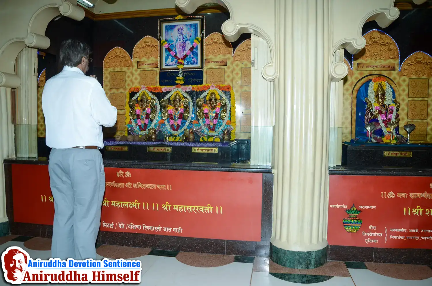 Sadguru Shree Aniruddha Bapu taking darshan at Gurukul Juinagar, on the occasion Shree Aadyapipa Samadhi Sthanam Sohala