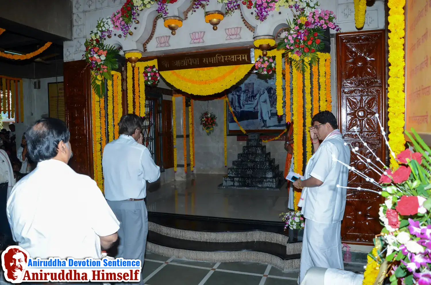 Sadguru Shree Aniruddha Bapu taking darshan at Gurukul Juinagar, on the occasion Shree Aadyapipa Samadhi Sthanam Sohala