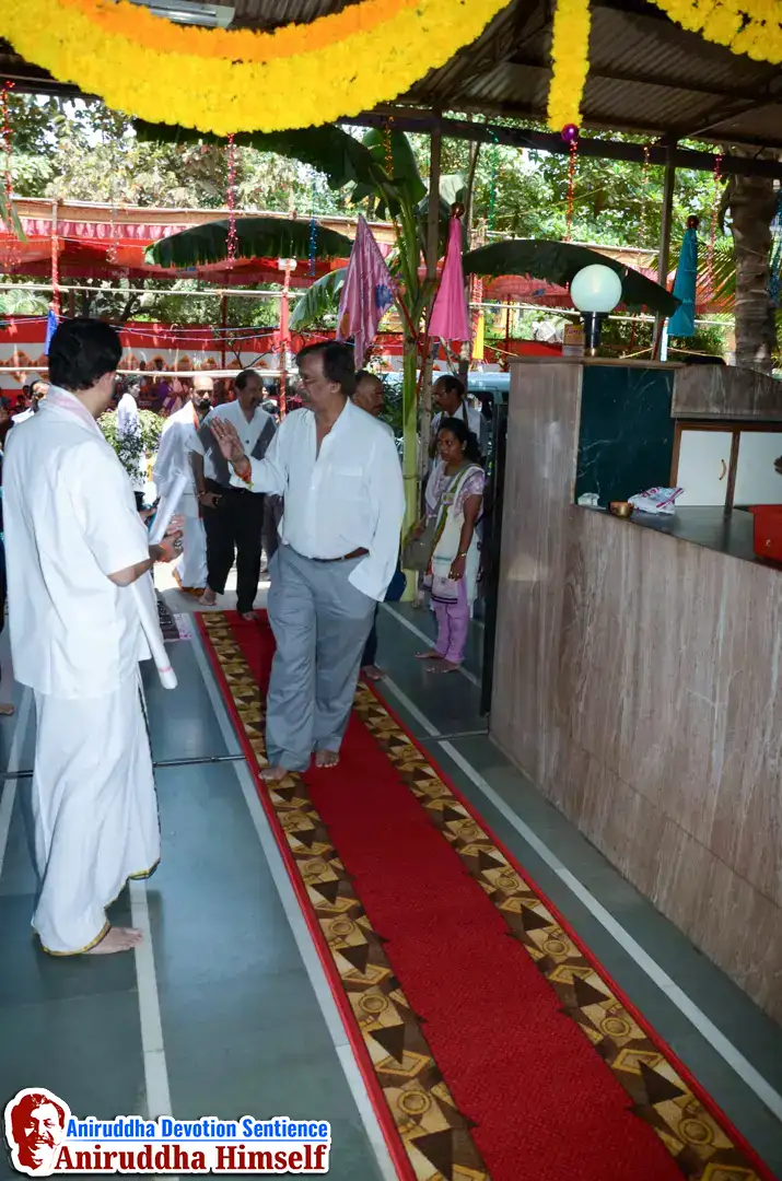 Sadguru Shree Aniruddha Bapu's arrival on Shree Aadyapipa Samadhi Sthanam Sohala at Gurukul, Juinagar