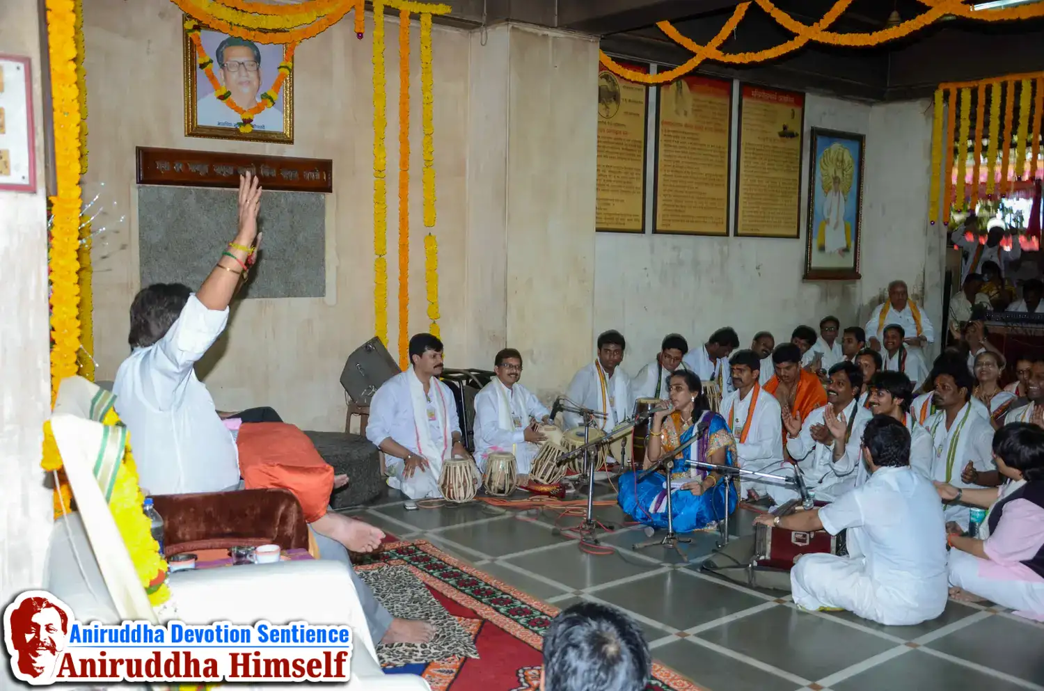 Shraddhavans along with Sadguru Shree Aniruddha Bapu enjoying Gajar during Shree Aadyapipa Samadhi Sthanam Sohala at Gurukul, Juinagar.