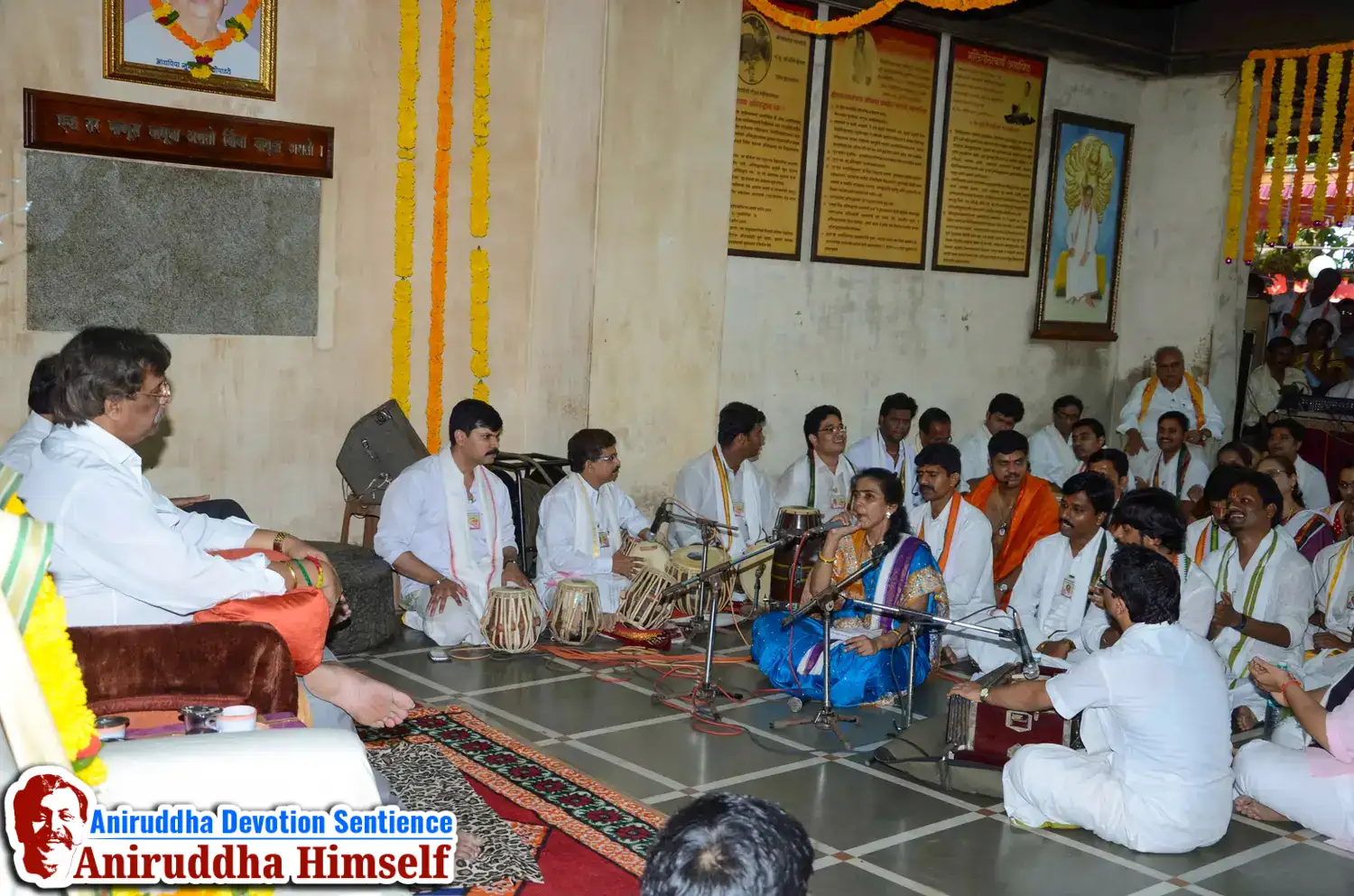 Shraddhavans along with Sadguru Shree Aniruddha Bapu enjoying Gajar during Shree Aadyapipa Samadhi Sthanam Sohala at Gurukul, Juinagar.