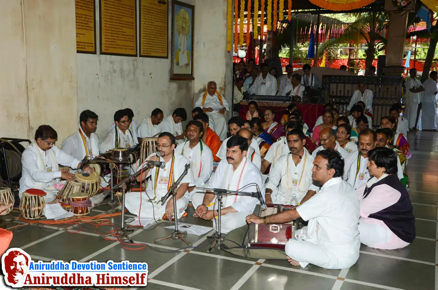 Shraddhavans along with Sadguru Shree Aniruddha Bapu enjoying Gajar during Shree Aadyapipa Samadhi Sthanam Sohala at Gurukul, Juinagar.