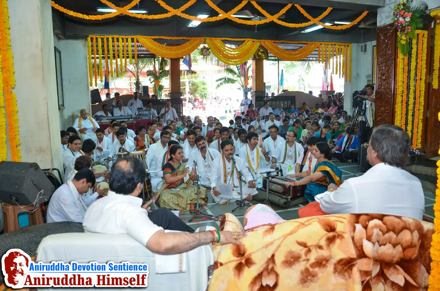 Shraddhavans along with Sadguru Shree Aniruddha Bapu enjoying Gajar during Shree Aadyapipa Samadhi Sthanam Sohala at Gurukul, Juinagar.