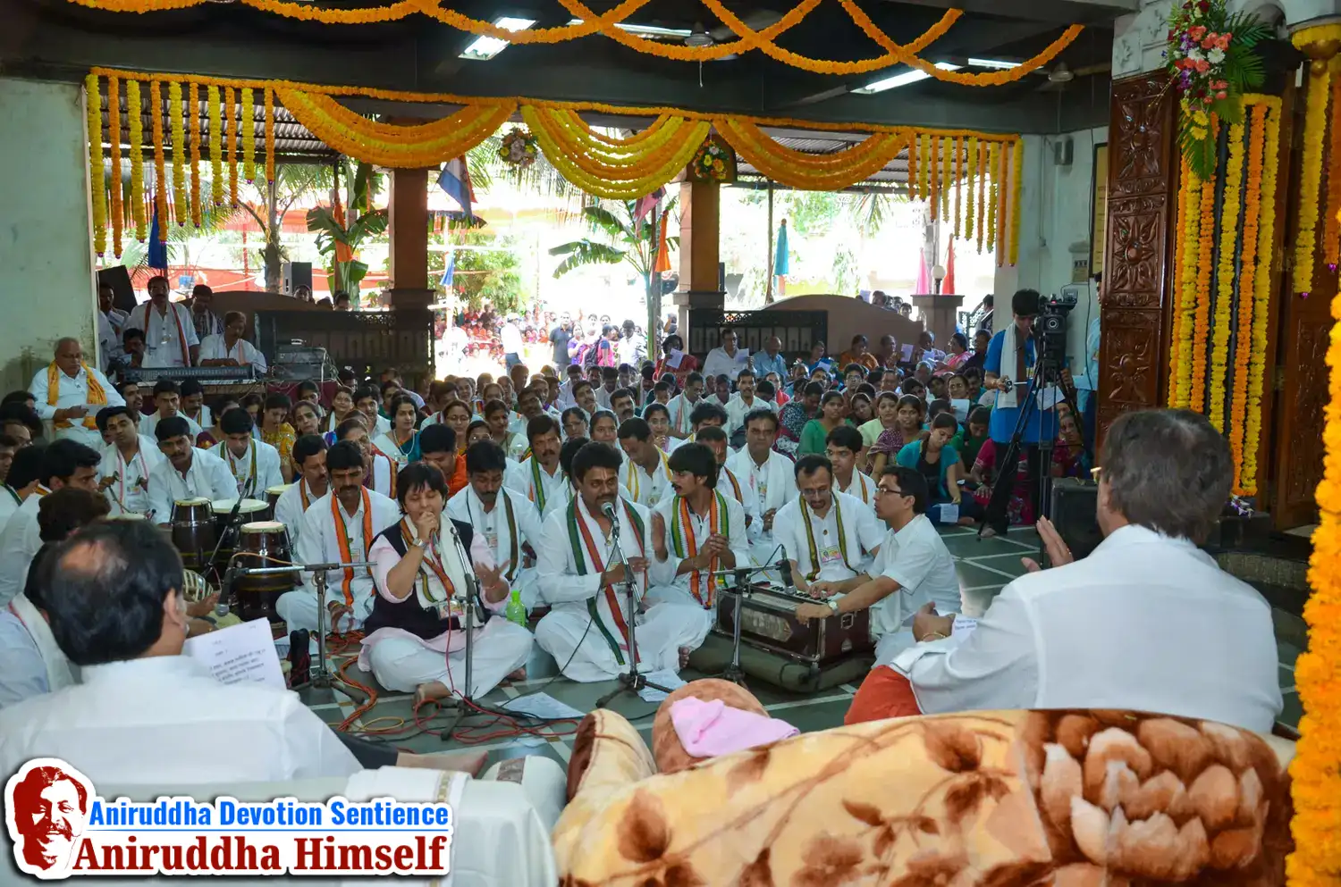 Shraddhavans along with Sadguru Shree Aniruddha Bapu enjoying Gajar during Shree Aadyapipa Samadhi Sthanam Sohala at Gurukul, Juinagar.